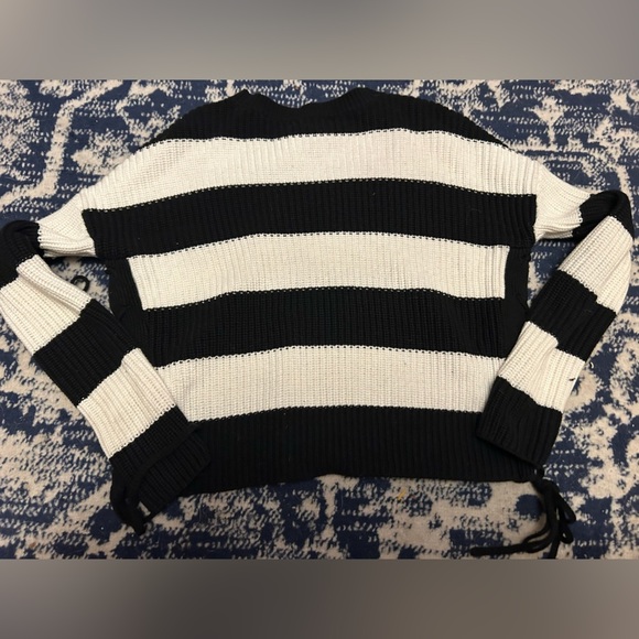 Intermix Black and White Sweater - Picture 4 of 4